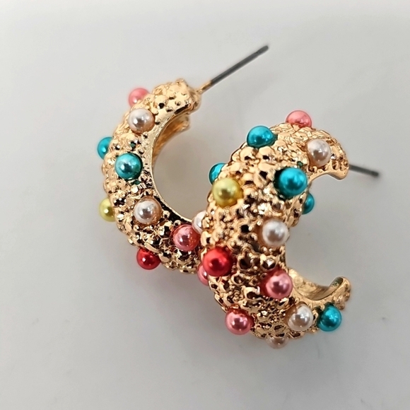 International Inspiration Earrings Chunky Textured Gold Based  w Colored Pearls - Picture 3 of 8